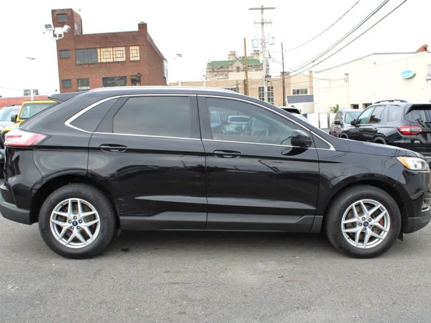 2021 Ford Edge SEL photo 1