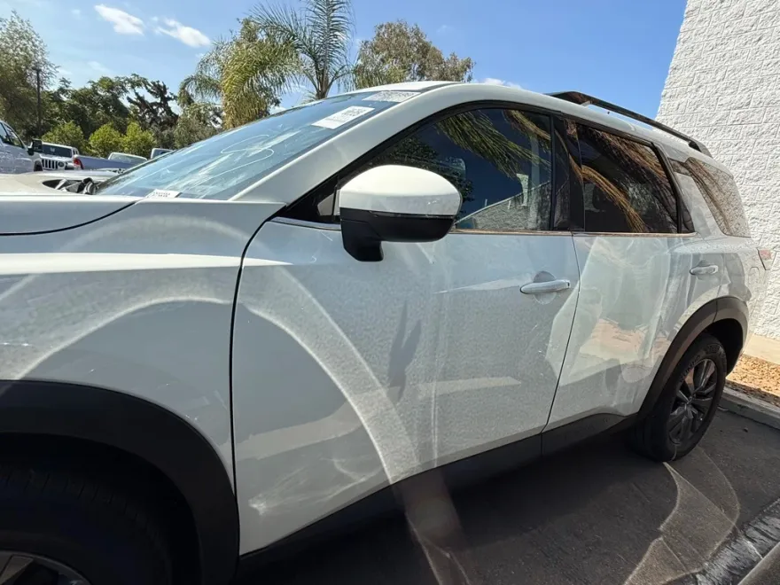 2023 Nissan Pathfinder SV photo 1