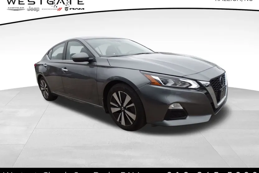 2022 Nissan Altima 2.5 SV photo 1