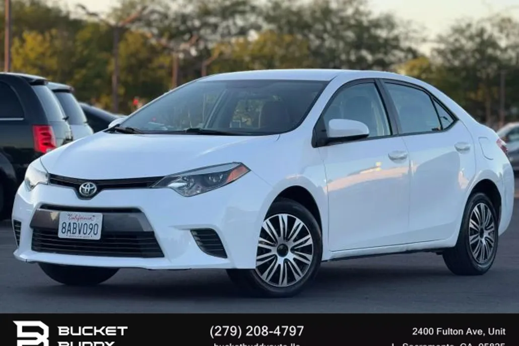 2015 Toyota Corolla L photo 1