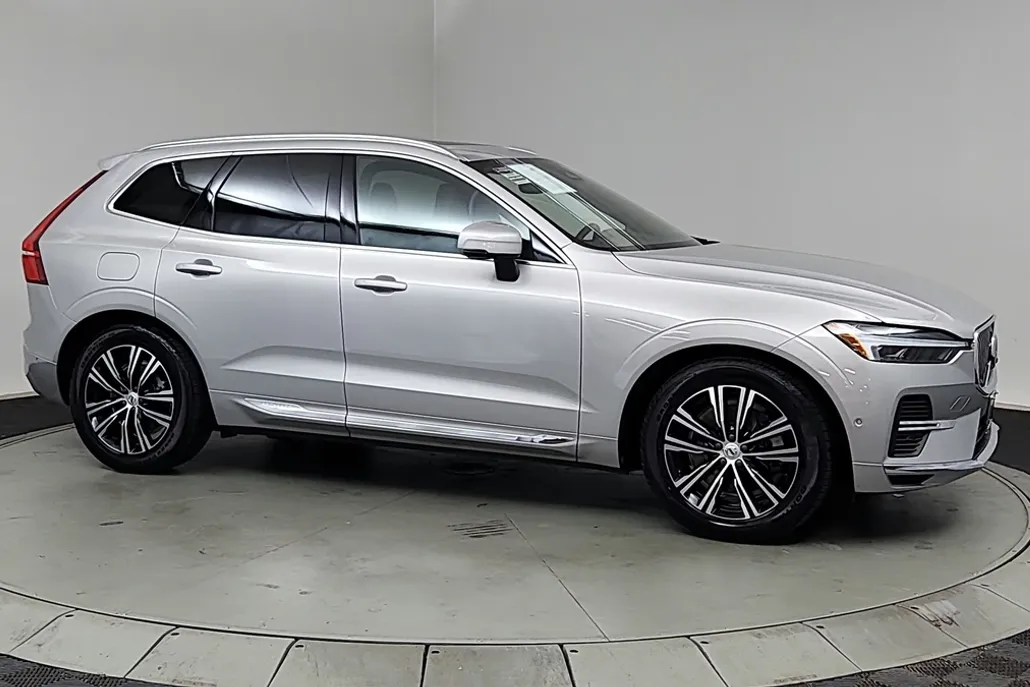 2022 Volvo XC60 Inscription photo 1