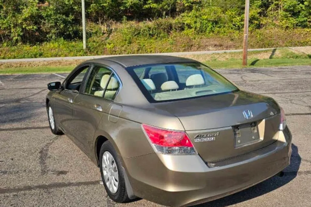2010 Honda Accord LX photo 1