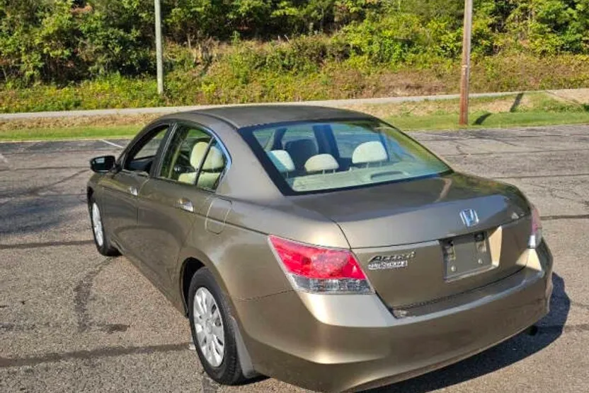 2010 Honda Accord LX photo 1