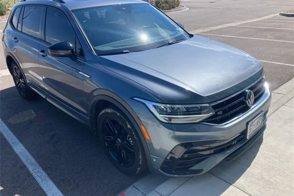 2022 Volkswagen Tiguan SE R-Line Black photo 1