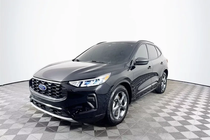 2023 Ford Escape ST-Line photo 1
