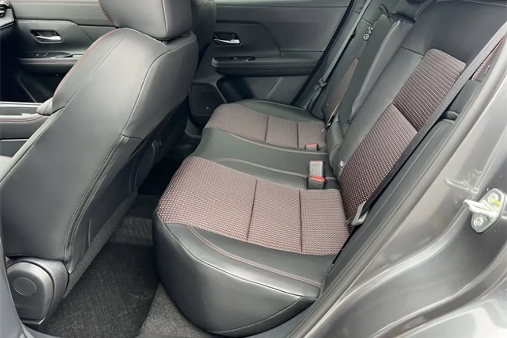 2025 Nissan Kicks SR photo 1
