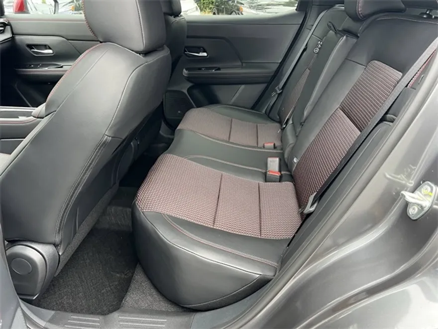 2025 Nissan Kicks SR photo 1
