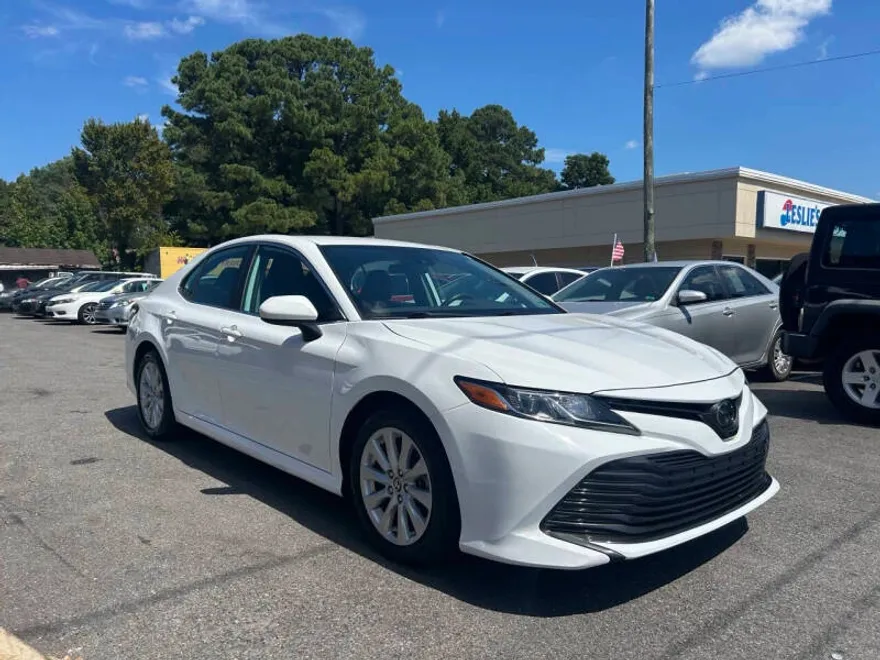 2020 Toyota Camry LE photo 1