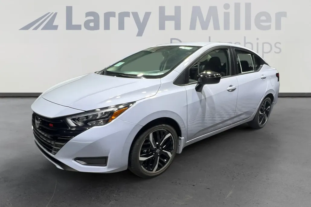 2025 Nissan Versa SR photo 1