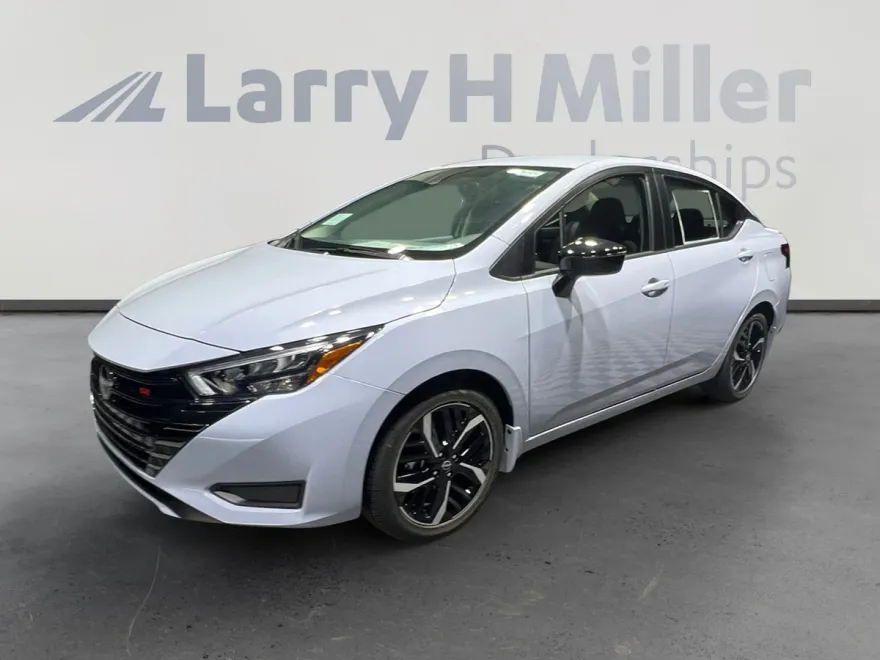 2025 Nissan Versa SR photo 1