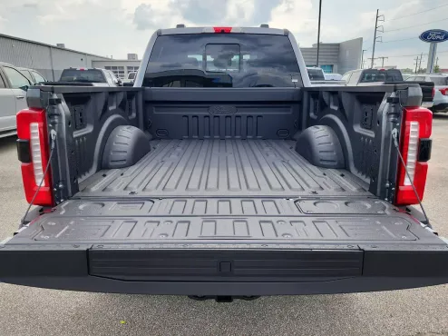 2025 Ford F-350 Lariat photo 4