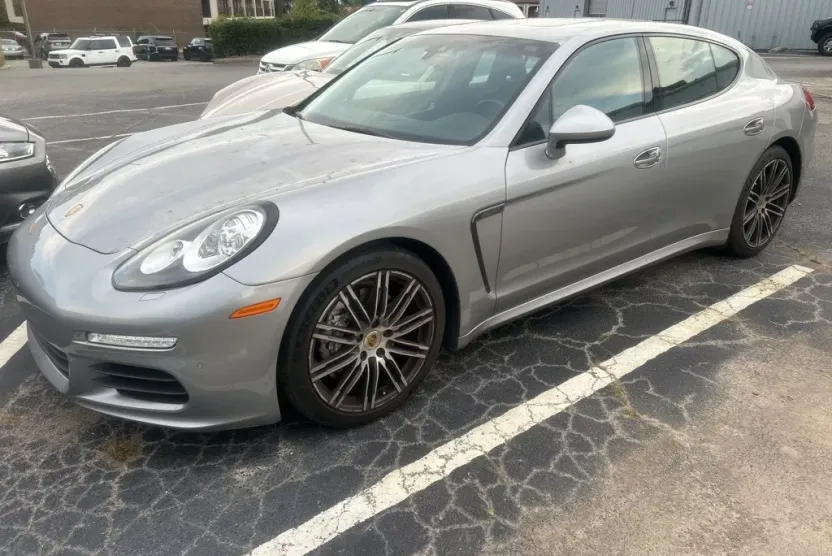 2016 Porsche Panamera Sport Turismo photo 1