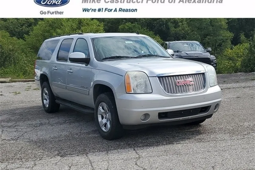 2011 Gmc Yukon XL 1500 SLE photo 1