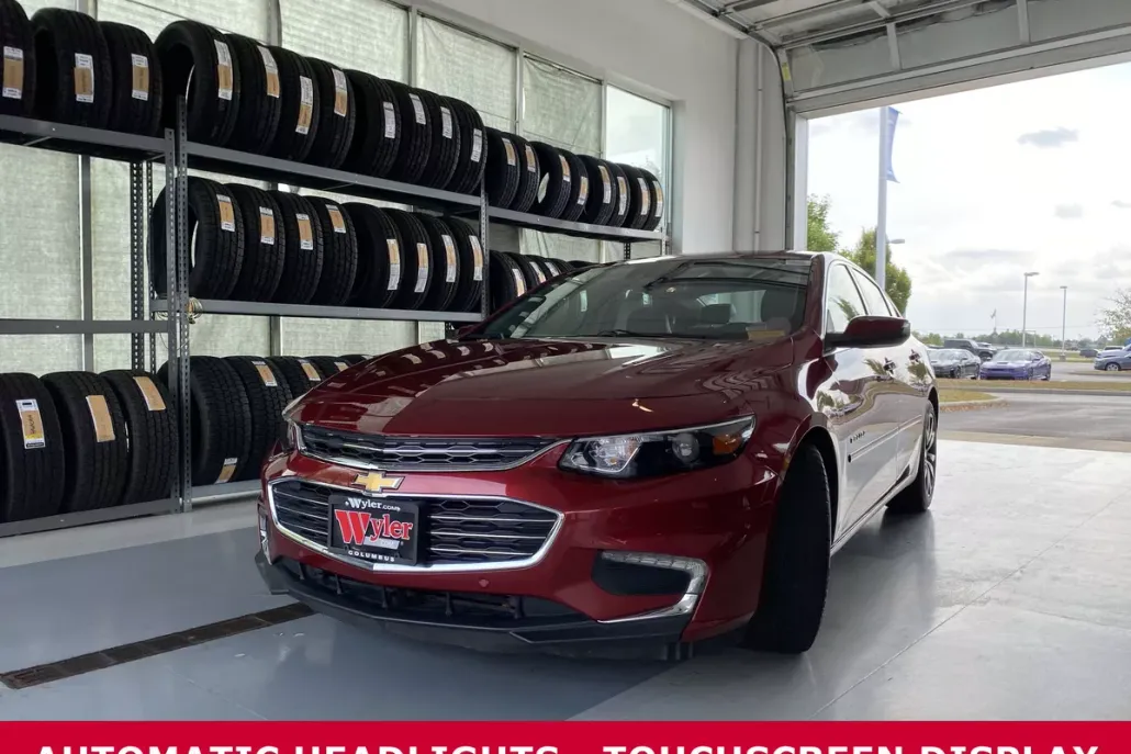 2017 Chevrolet Malibu 1LT photo 1