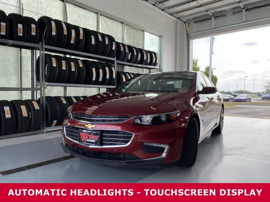 2017 Chevrolet Malibu 1LT photo 1
