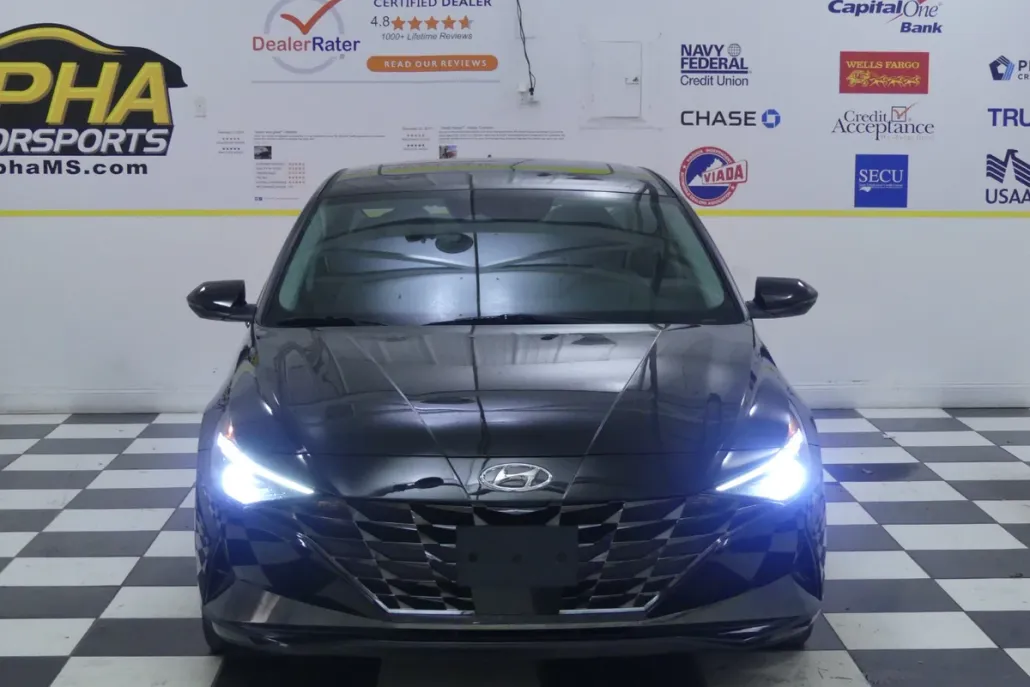 2022 Hyundai Elantra Limited photo 1