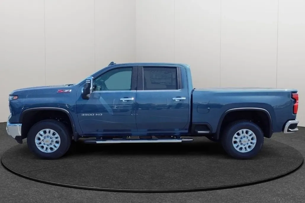 2025 Chevrolet Silverado 3500HD LTZ photo 1