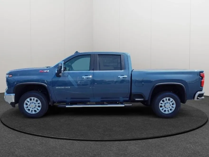 2025 Chevrolet Silverado 3500HD LTZ photo 1