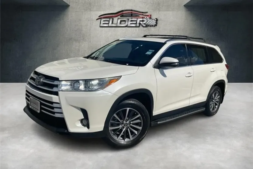 2019 Toyota Highlander XLE photo 1