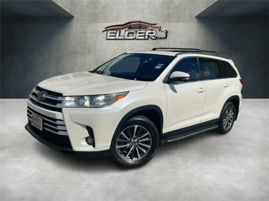 2019 Toyota Highlander XLE photo 1