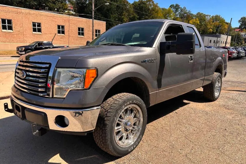 2010 Ford F-150 XLT photo 1