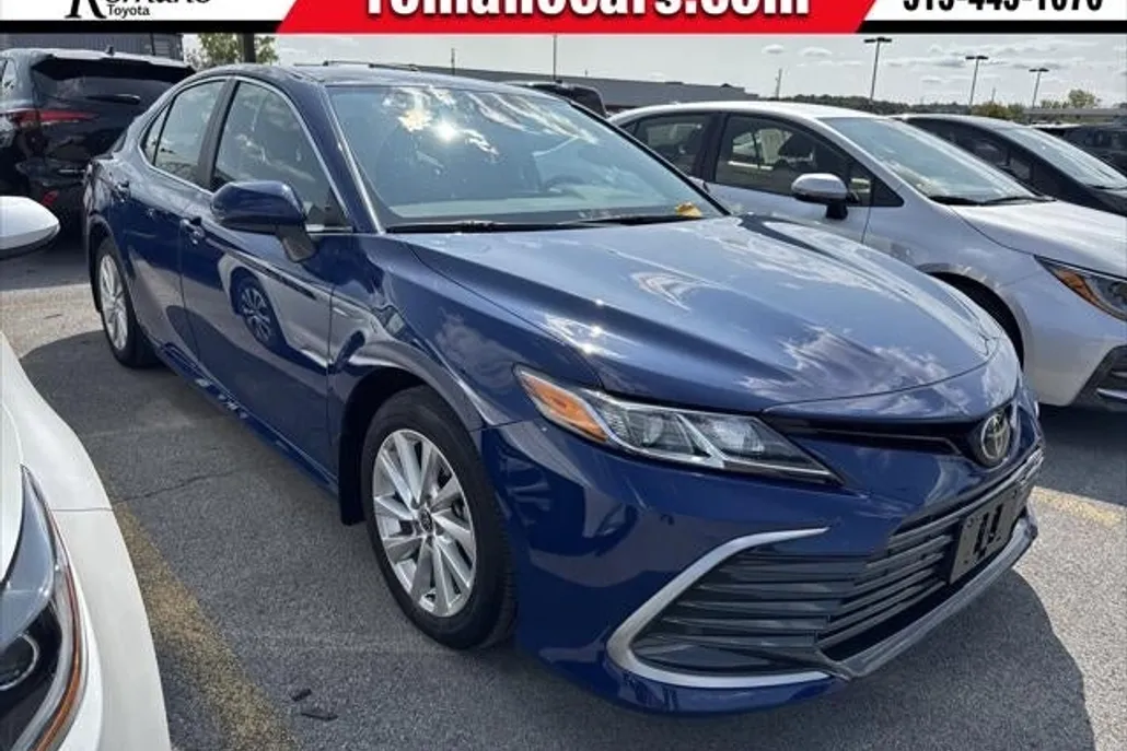 2023 Toyota Camry LE photo 1
