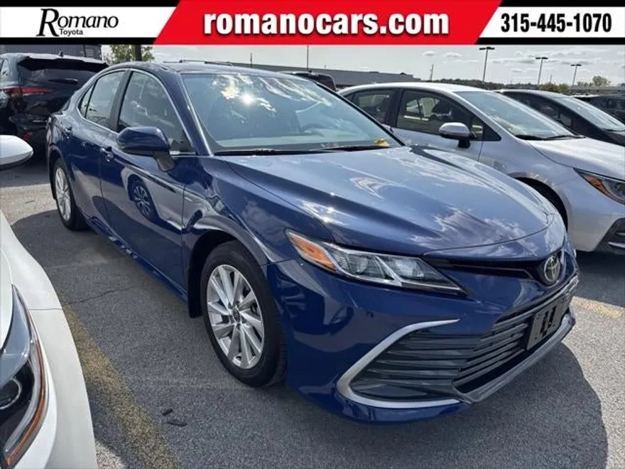 2023 Toyota Camry LE photo 1
