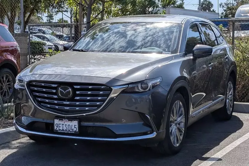 2023 Mazda CX-9 Signature photo 1
