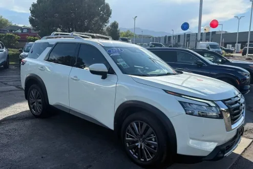 2023 Nissan Pathfinder SL photo 1