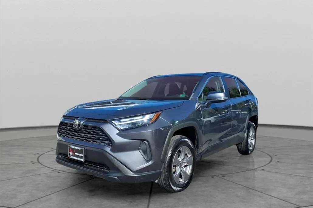 2023 Toyota RAV4 XLE photo 1