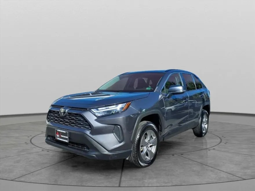 2023 Toyota RAV4 XLE photo 1