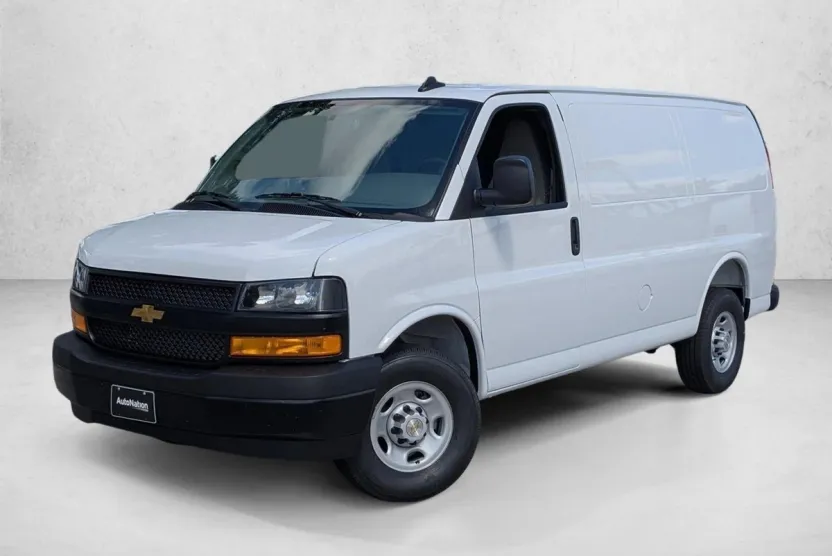2025 Chevrolet Express Cargo 2500 Base photo 1