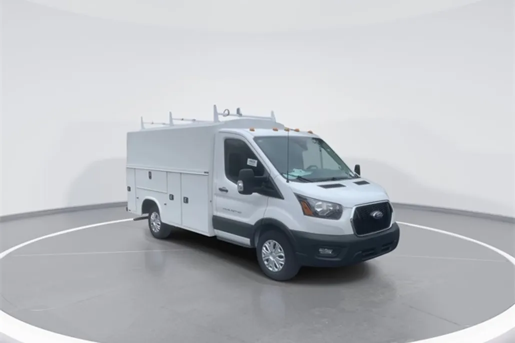 2024 Ford Transit Cutaway photo 1