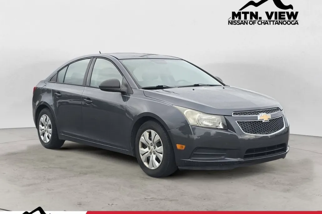 2013 Chevrolet Cruze LS photo 1