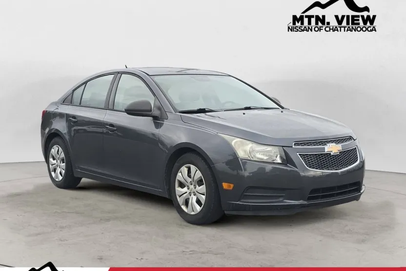 2013 Chevrolet Cruze LS photo 1