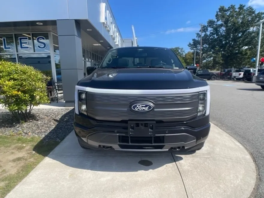 2025 Ford F-150 Lightning Lariat photo 1