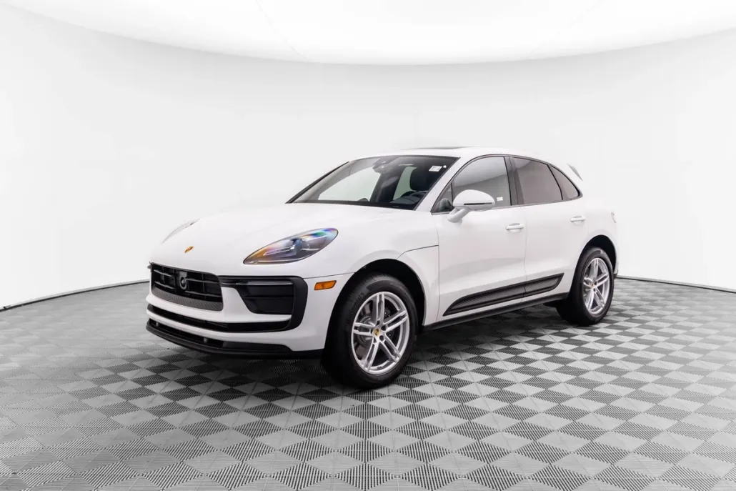 2025 Porsche Macan photo 1