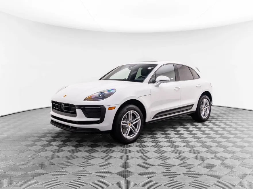 2025 Porsche Macan photo 1