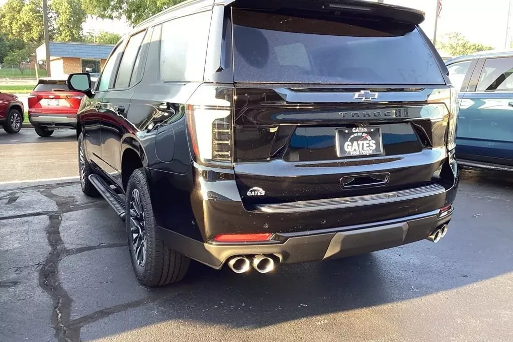 2025 Chevrolet Tahoe Z71 photo 1