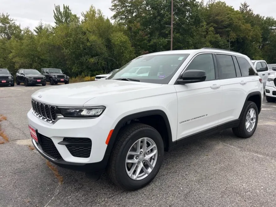2025 Jeep Grand Cherokee Laredo photo 1