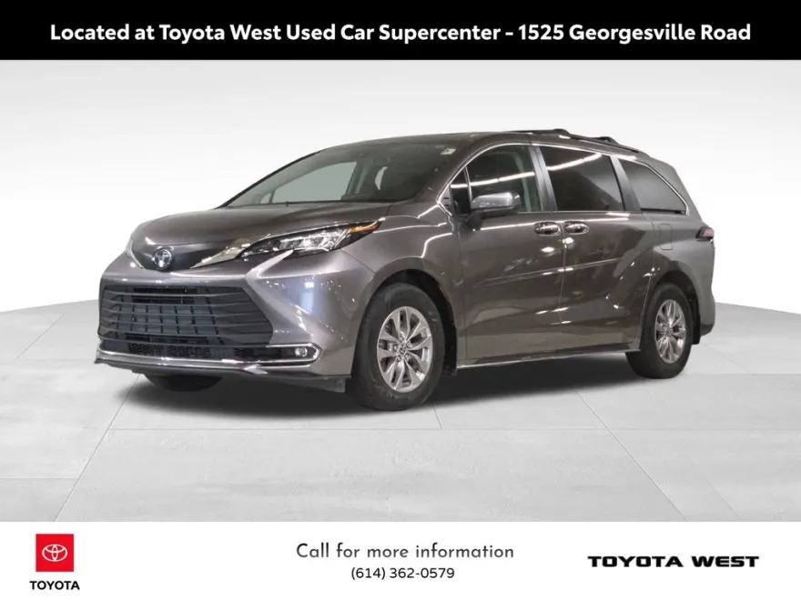 2022 Toyota Sienna XLE photo 1