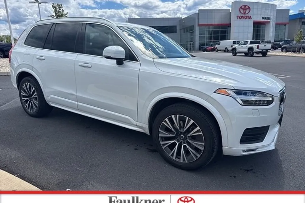 2021 Volvo XC90 T5 AWD Momentum photo 1