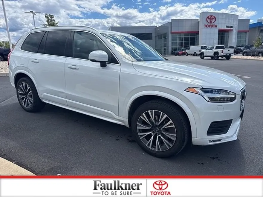 2021 Volvo XC90 T5 AWD Momentum photo 1