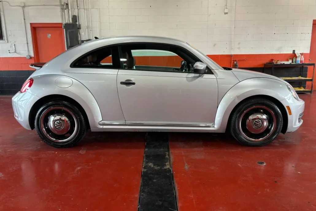 2015 Volkswagen Beetle 1.8T Classic photo 1