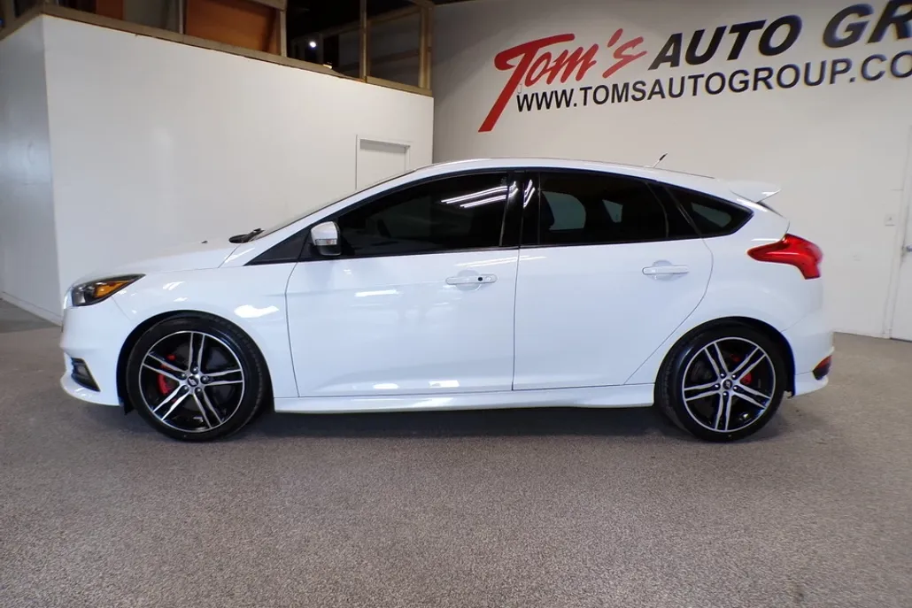 2016 Ford Focus ST photo 1