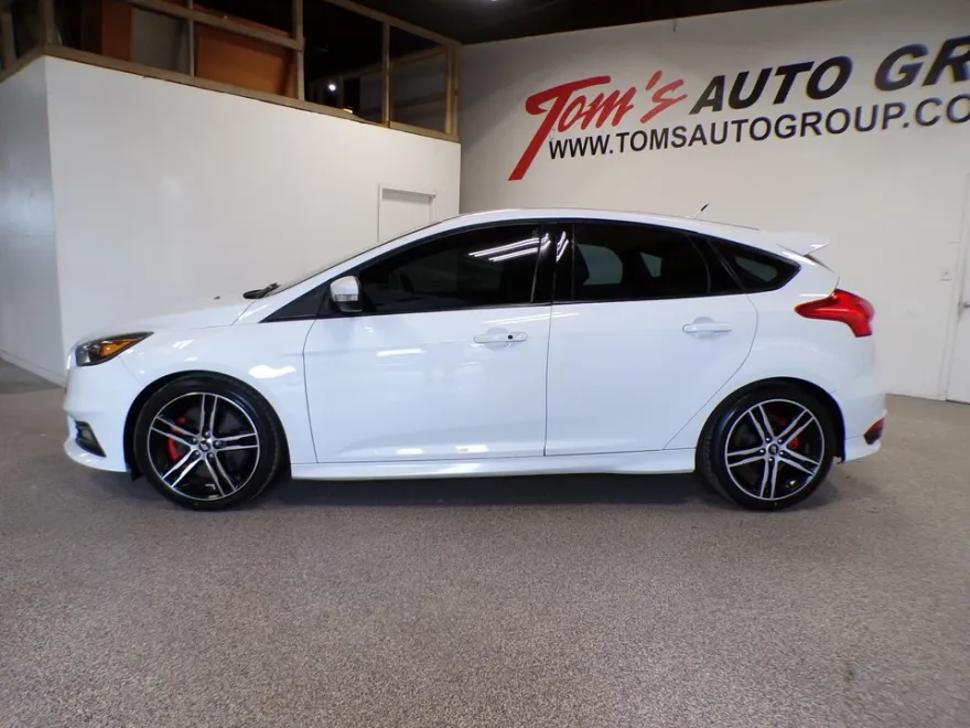 2016 Ford Focus ST photo 1