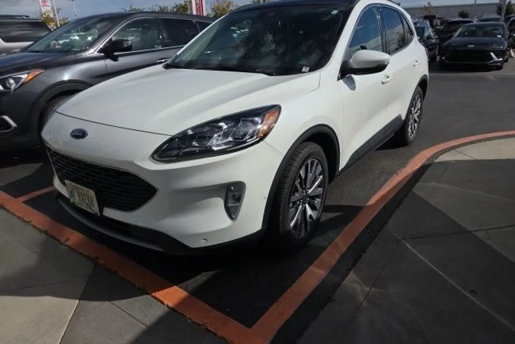 2020 Ford Escape Titanium Hybrid photo 1