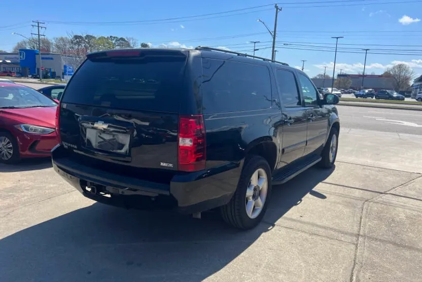 2008 Chevrolet Suburban LTZ photo 1