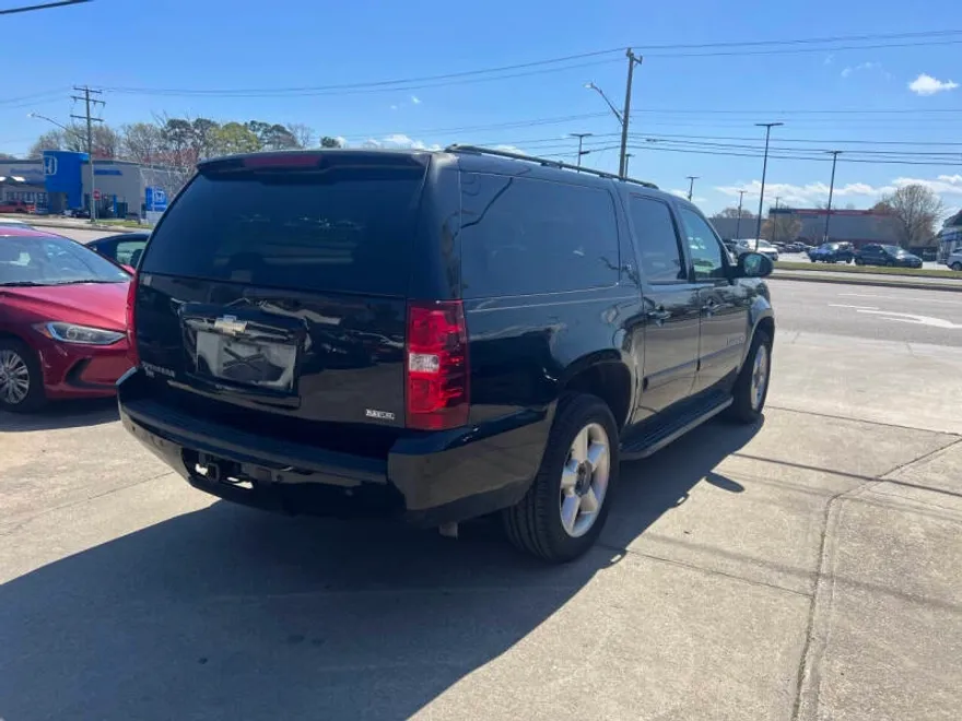 2008 Chevrolet Suburban LTZ photo 1