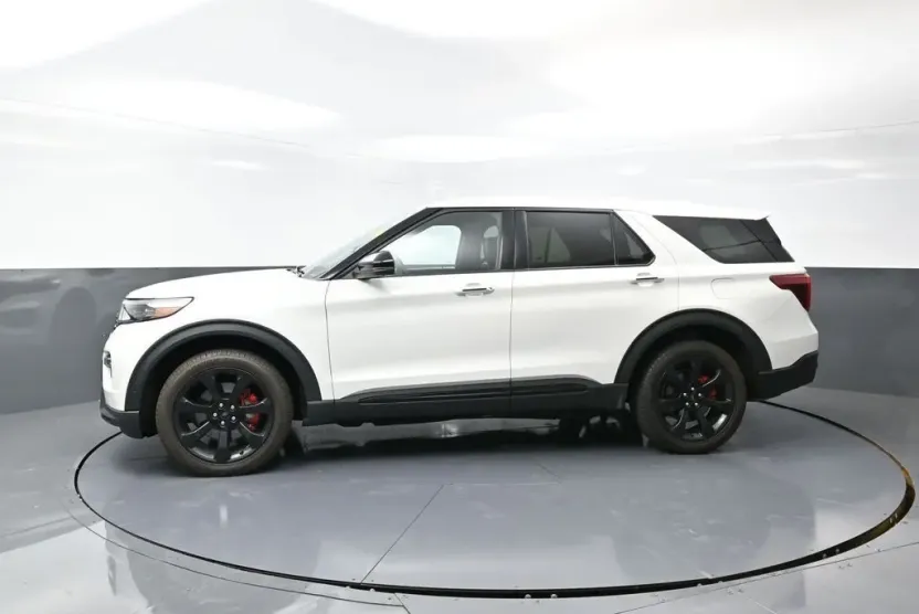 2021 Ford Explorer ST photo 1